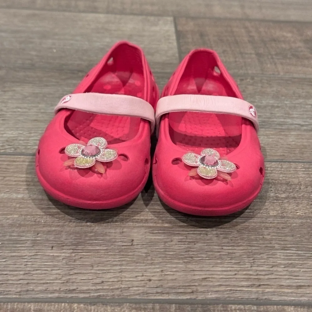 Crocs Toddler Girls Size 6 Mary Jane Shoes Pink Flowers Flats Slip on